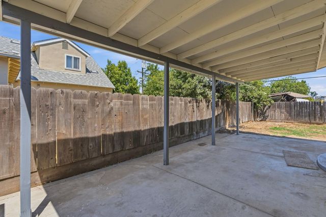 2315 E Santa Ana Avenue, Fresno, CA 93726