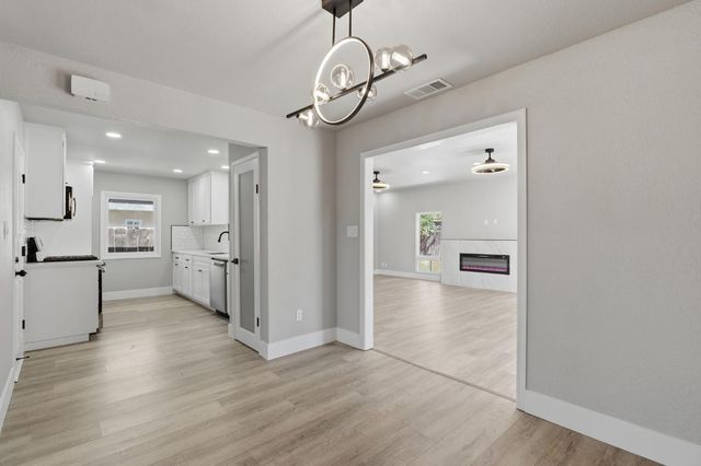 2315 E Santa Ana Avenue, Fresno, CA 93726