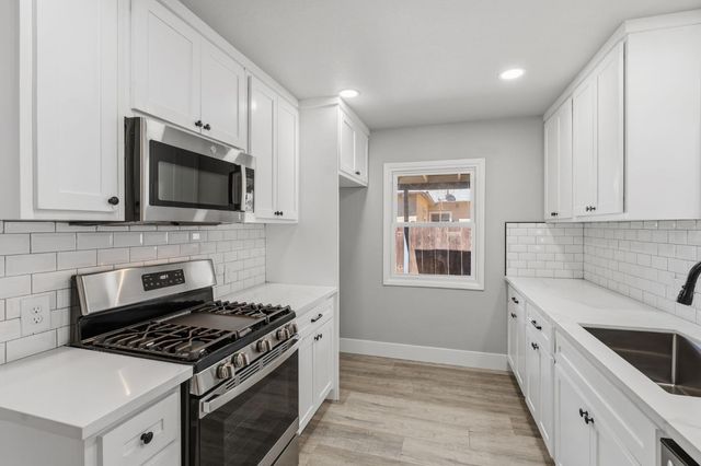 2315 E Santa Ana Avenue, Fresno, CA 93726