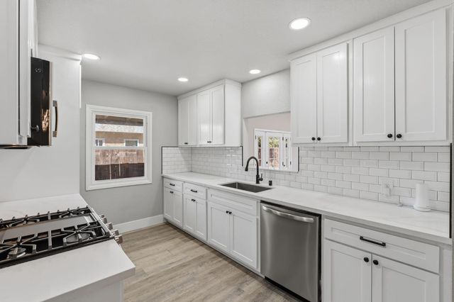 2315 E Santa Ana Avenue, Fresno, CA 93726