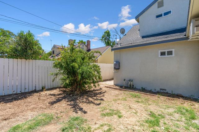 2315 E Santa Ana Avenue, Fresno, CA 93726