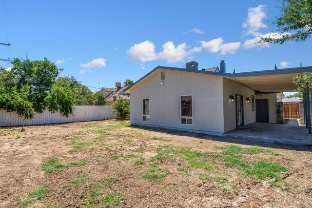 2315 E Santa Ana Avenue, Fresno, CA 93726