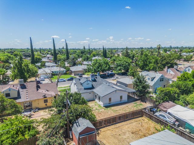 2315 E Santa Ana Avenue, Fresno, CA 93726