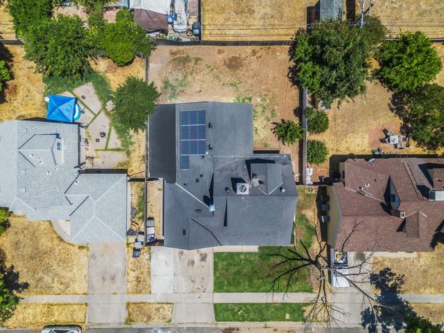 2315 E Santa Ana Avenue, Fresno, CA 93726