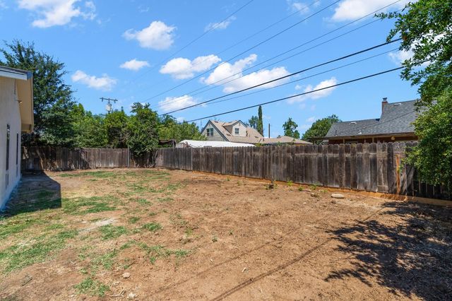 2315 E Santa Ana Avenue, Fresno, CA 93726