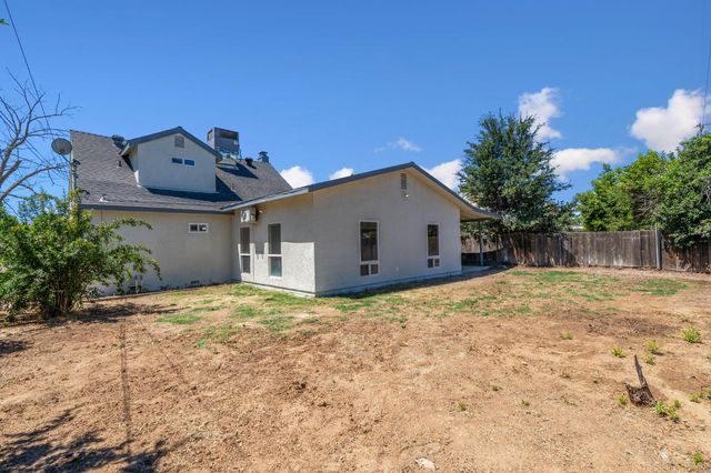 2315 E Santa Ana Avenue, Fresno, CA 93726