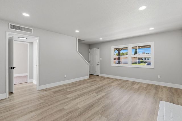 2315 E Santa Ana Avenue, Fresno, CA 93726