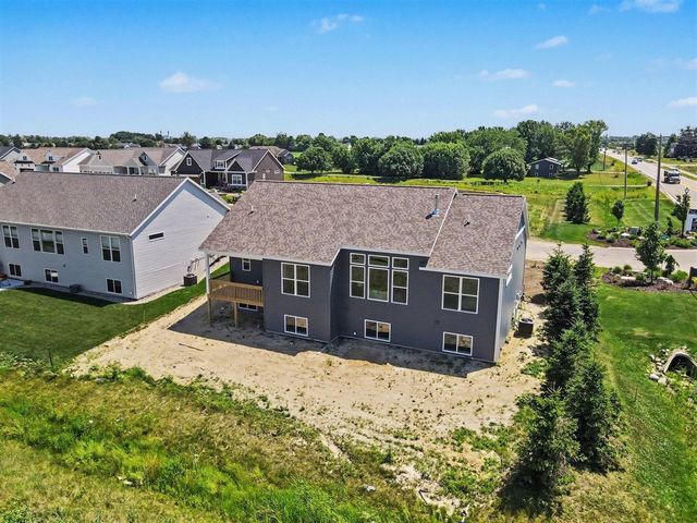 9585 Fields Drive, Zeeland, MI 49464