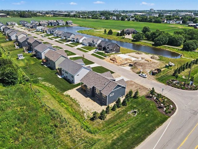 9585 Fields Drive, Zeeland, MI 49464