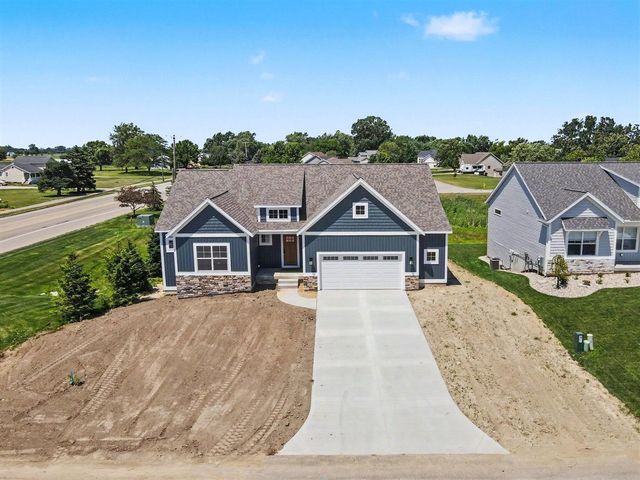 9585 Fields Drive, Zeeland, MI 49464