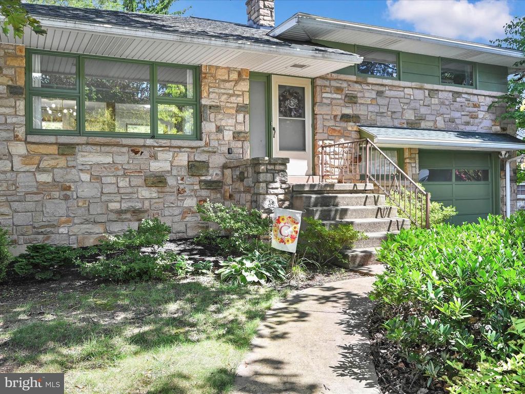 49 SYLVANIA RD, Hershey, PA 17033