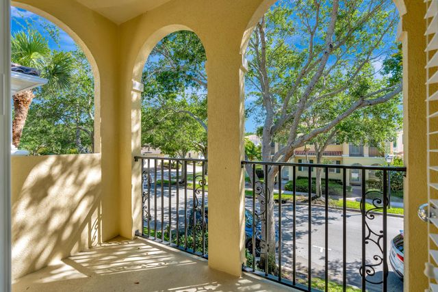 216 Barcelona Drive, Jupiter, FL 33458