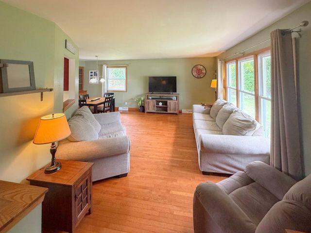 W157N9822 Glenwood ROAD, Germantown, WI 53022