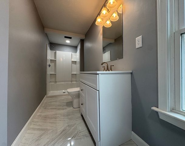 66 Forest St, Middleboro, MA 02346