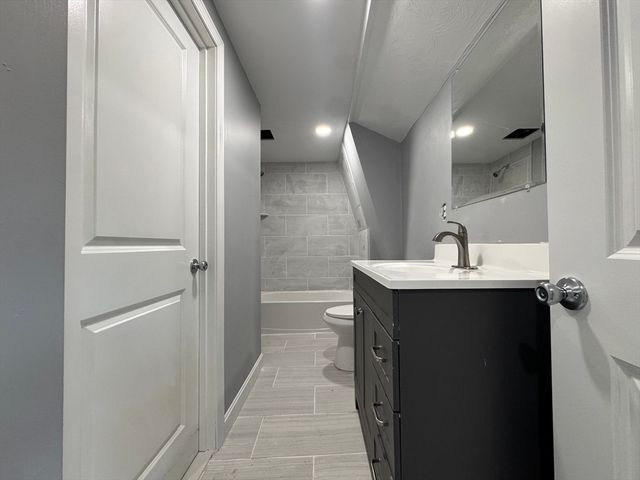 66 Forest St, Middleboro, MA 02346