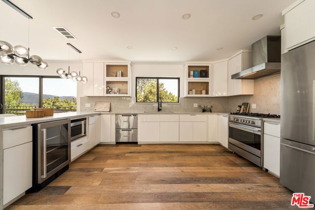 11587 Sunshine Terrace, Los Angeles, CA 91604