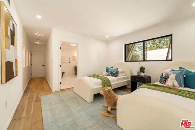 11587 Sunshine Terrace, Los Angeles, CA 91604