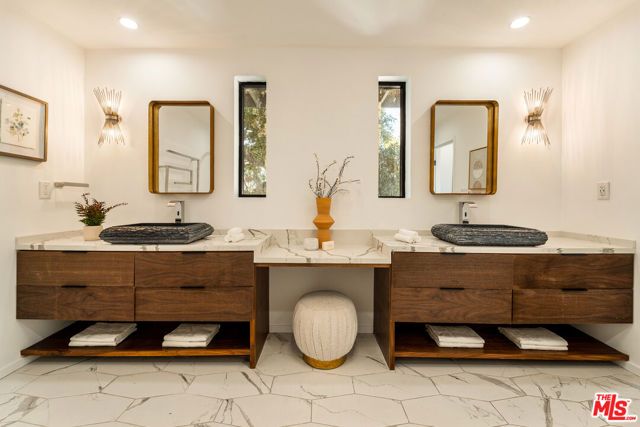 11587 Sunshine Terrace, Los Angeles, CA 91604