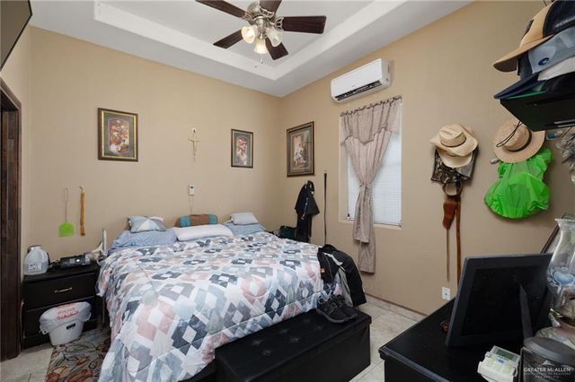 21712 N Val Verde Road, Edinburg, TX 78542