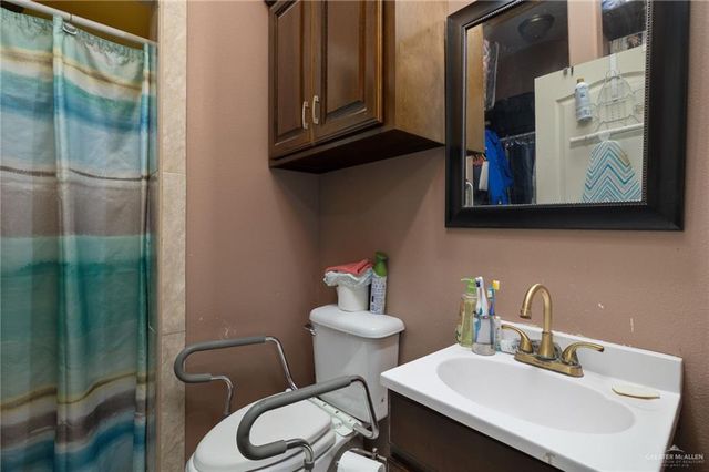 21712 N Val Verde Road, Edinburg, TX 78542