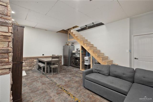 21712 N Val Verde Road, Edinburg, TX 78542