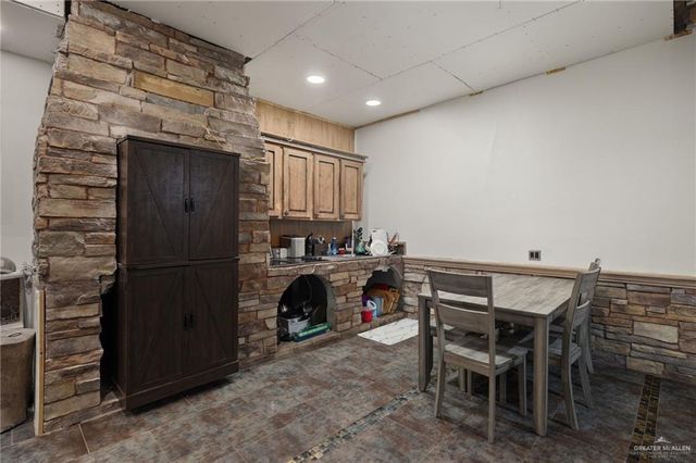 21712 N Val Verde Road, Edinburg, TX 78542