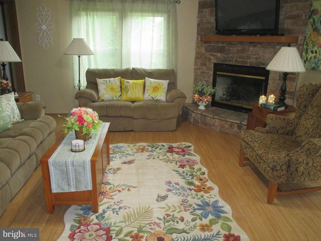 284 WAVERLY CT, Fayetteville, PA 17222