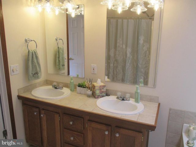 284 WAVERLY CT, Fayetteville, PA 17222
