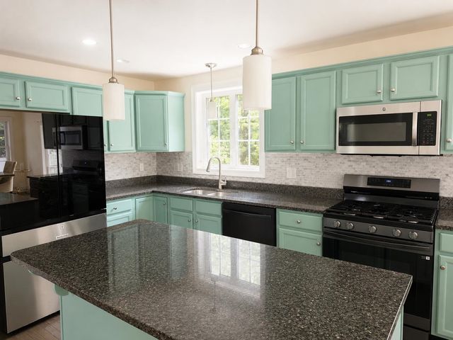 21 Stocklan Circle, Dover, NH 03820