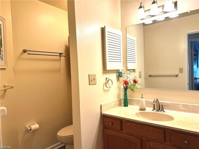 411 Harbour Pt Apt 102, Virginia Beach, VA 23451