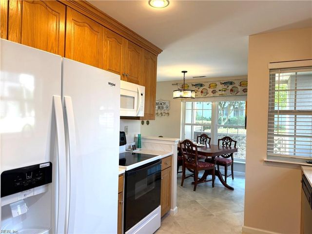 411 Harbour Pt Apt 102, Virginia Beach, VA 23451