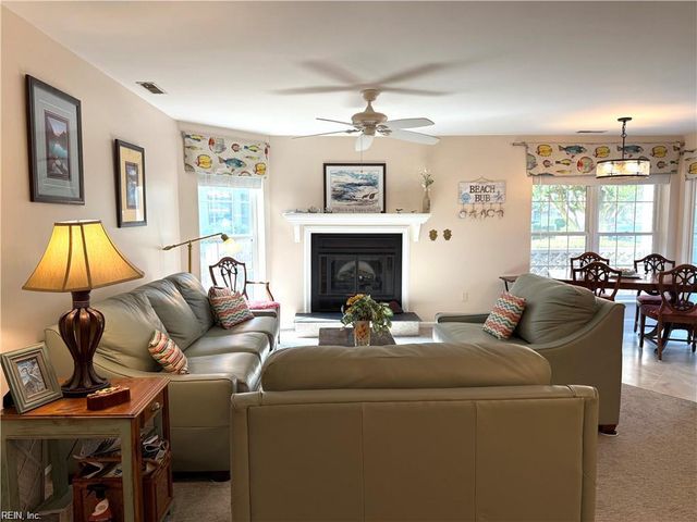 411 Harbour Pt Apt 102, Virginia Beach, VA 23451