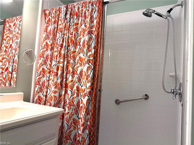 411 Harbour Pt Apt 102, Virginia Beach, VA 23451