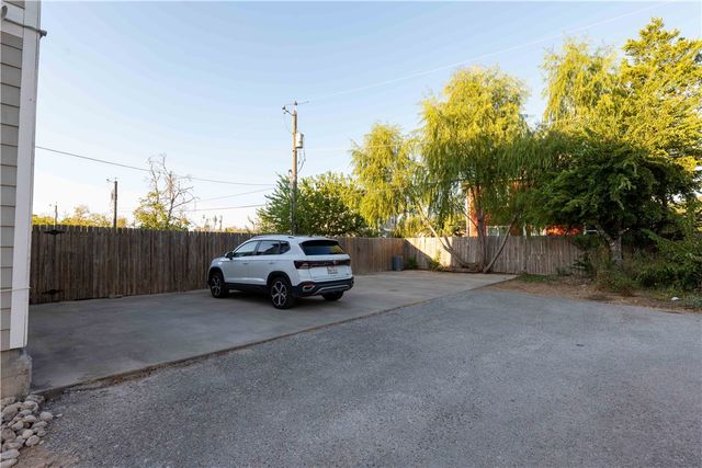 1133 Oney Hervey Drive, College Station, TX 77840