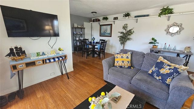 1267 Chalmette, Ventura, CA 93003