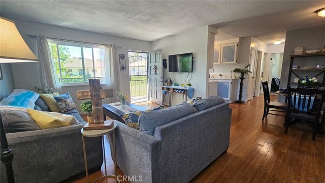 1267 Chalmette, Ventura, CA 93003