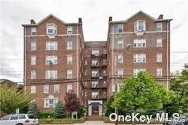 55 Grand Avenue 2A, Rockville Centre, NY 11570