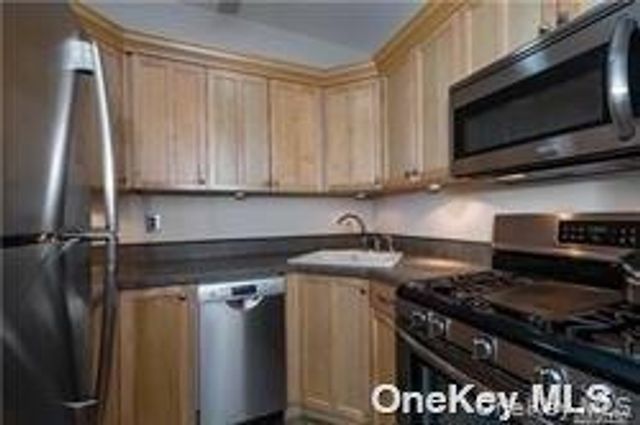 55 Grand Avenue 2A, Rockville Centre, NY 11570