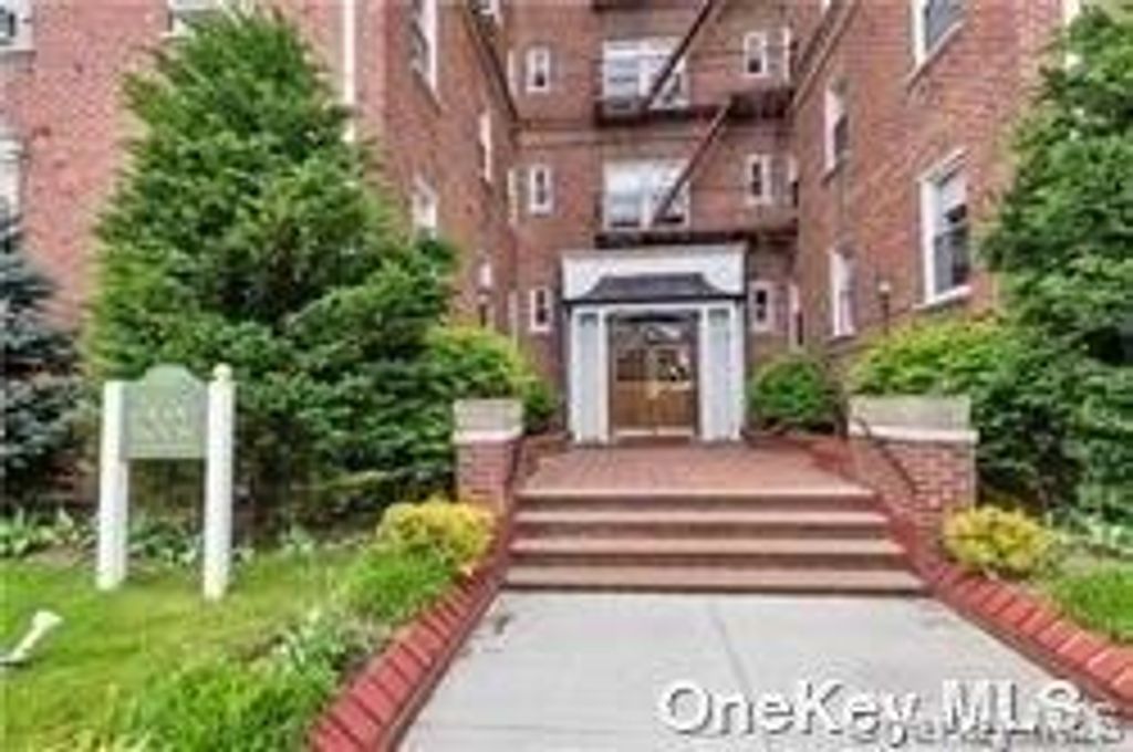 55 Grand Avenue 2A, Rockville Centre, NY 11570