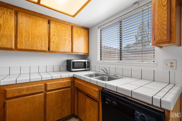 7800 Westfield Road 45, Bakersfield, CA 93309