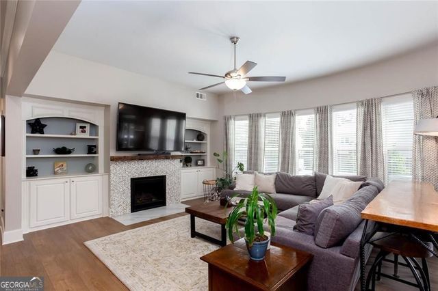 802 Omaha Place, Kennesaw, GA 30152