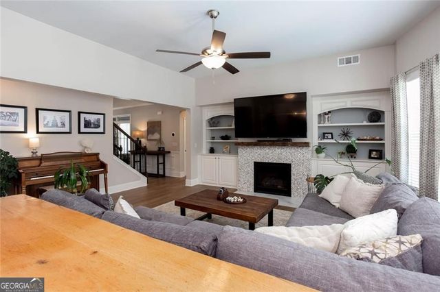 802 Omaha Place, Kennesaw, GA 30152