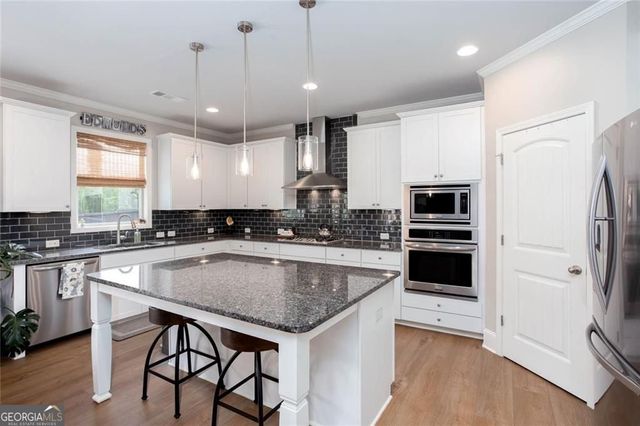 802 Omaha Place, Kennesaw, GA 30152