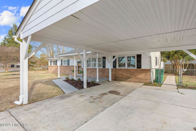 501 Holly Court, Jacksonville, NC 28540