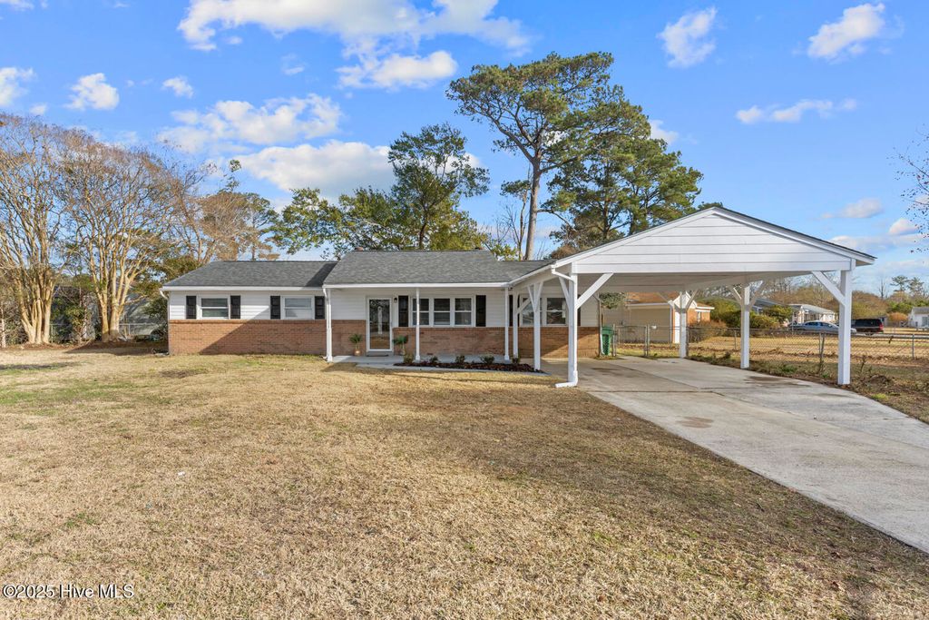 501 Holly Court, Jacksonville, NC 28540