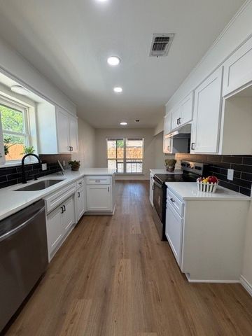 108 Amory Drive, Benbrook, TX 76126