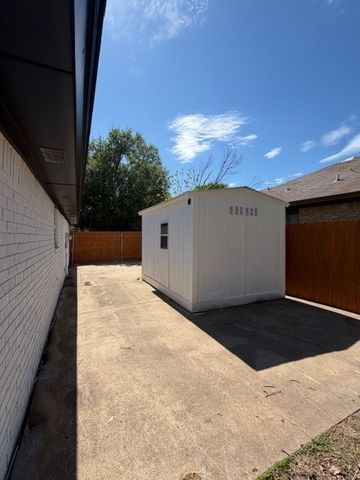 108 Amory Drive, Benbrook, TX 76126