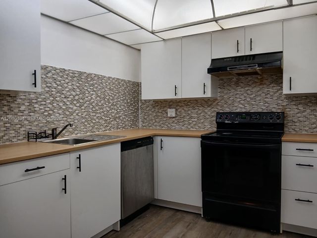 1300 Saint Charles Pl 222, Pembroke Pines, FL 33026