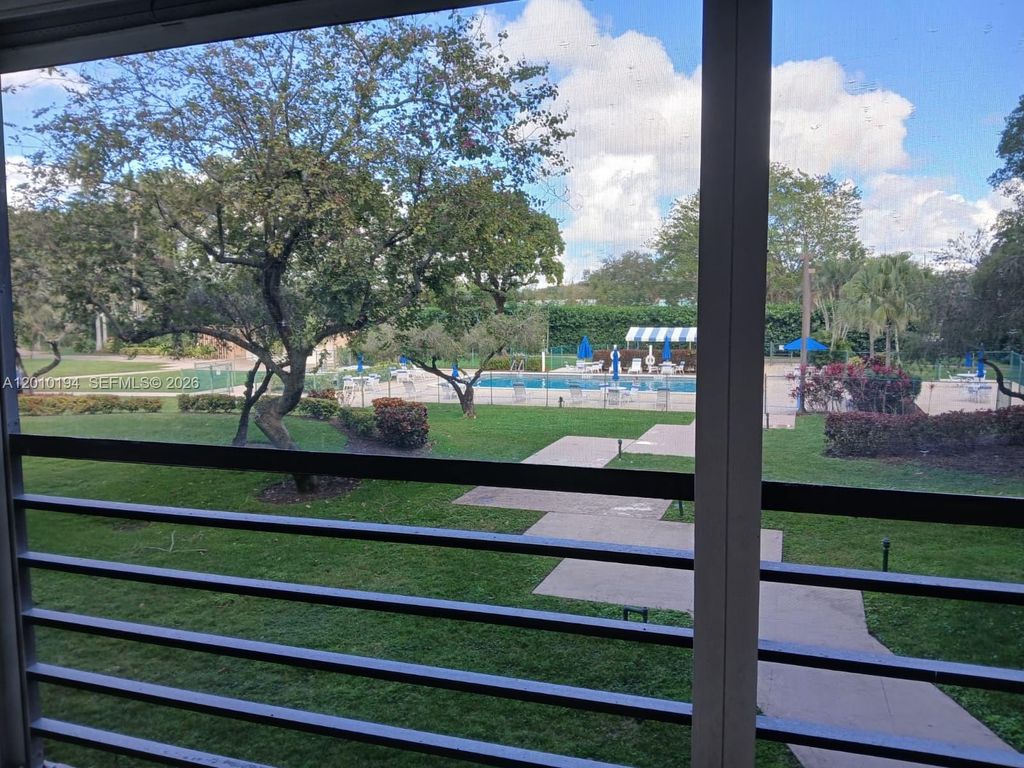 1300 Saint Charles Pl 222, Pembroke Pines, FL 33026