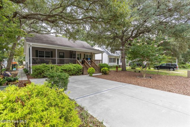 104 NE 40th Street, Oak Island, NC 28465